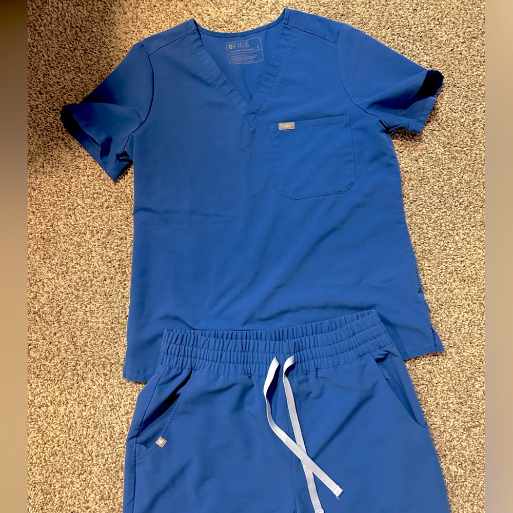 Figs women’s M scrub set
